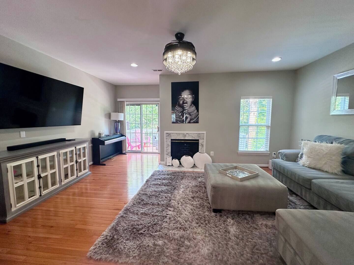 Smart TV, fireplace, computer monitors