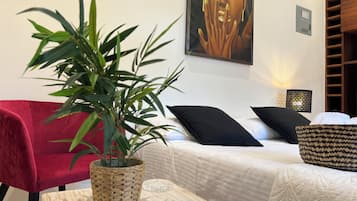 Studio Deluxe | 1 chambre, coffres-forts dans les chambres, chambres insonorisées