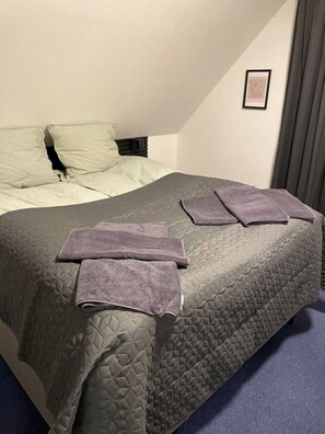 1 bedroom, desk, iron/ironing board, WiFi