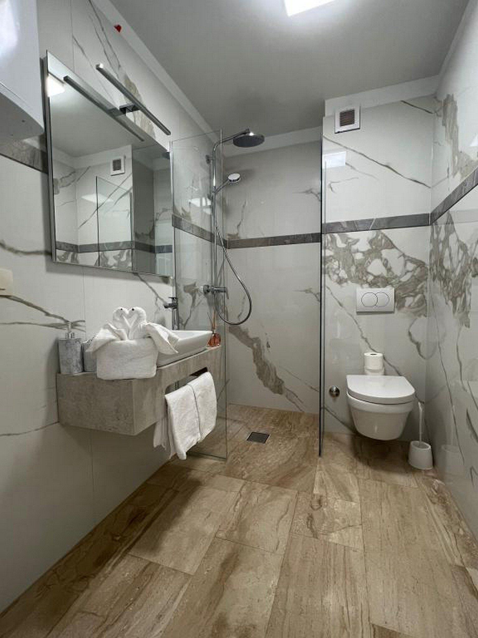 Apartment (Villa Marija - Two Bedroom Apartment ) | Bathroom | Shower, towels