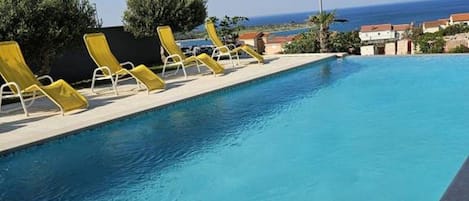 公寓 (Villa Marija - Two Bedroom Apartment ) | 室外泳池 | 季節性室外泳池;躺椅