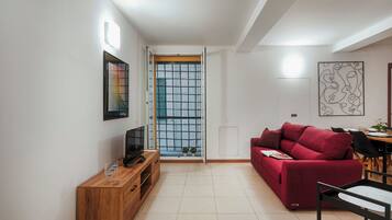 Apartamento | Zona de estar | Televisión de 35 pulgadas con canales digitales