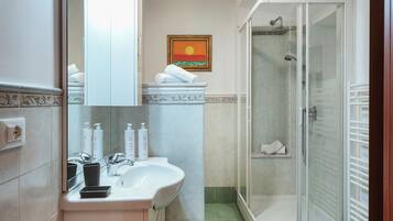 Apartment | Bathroom