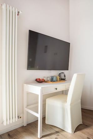 Luxury Room | Soundproofing, iron/ironing board, free WiFi, bed sheets - Bari LandLord 8 (Bari)