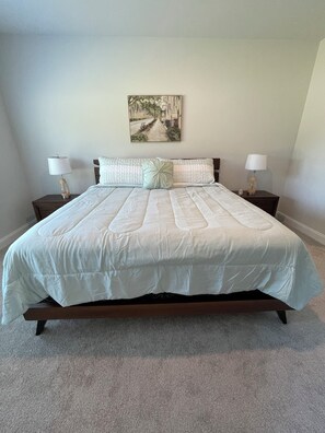 3 bedrooms, free WiFi, bed sheets - New Townhome in North Myrtle near the Sports Complex & minutes from the beach.  (Little River)