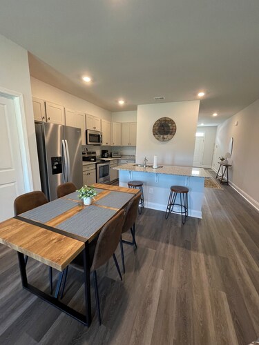 New Townhome in North Myrtle near the Sports Complex & minutes from the beach. 