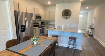 New Townhome in North Myrtle near the Sports Complex & minutes from the beach.