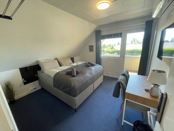 1 bedroom, desk, iron/ironing board, WiFi