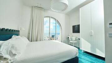 Superior Room, Sea View | 1 bedroom, in-room safe, desk, soundproofing