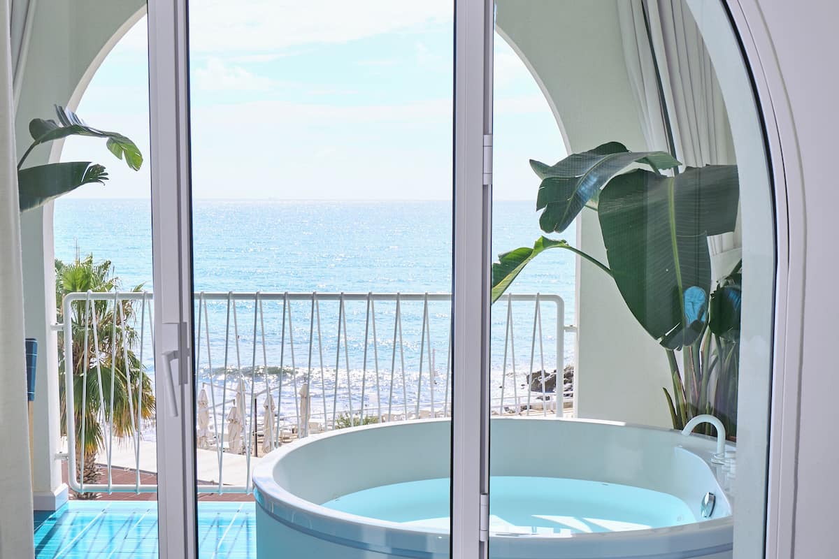 Deluxe-Zimmer, Whirlpool, Meerblick | Terrasse/Patio