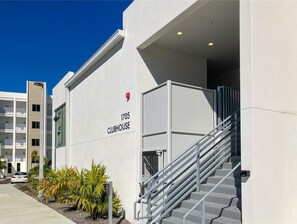 Exterior detail - New Luxury Condo near Downtown Sarasota Sleeps 4. Pet Friendly with Gym & Pool! (Sarasota)