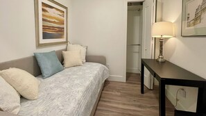 2 chambres, fer et planche à repasser, Wi-Fi, draps fournis