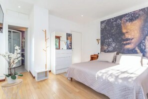 4 bedrooms, desk, iron/ironing board, travel cot