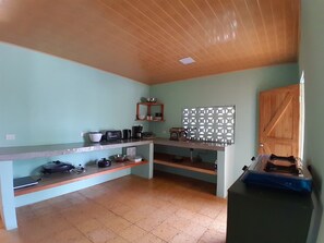 Fridge, oven, stovetop, coffee/tea maker - Casa Grande Para 5-12 Personas, Complejo Turistico Fuga Ecolodge (Carara)