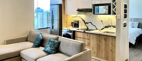 Apartment (1404) | Private kitchen | Fridge, microwave, oven, stovetop