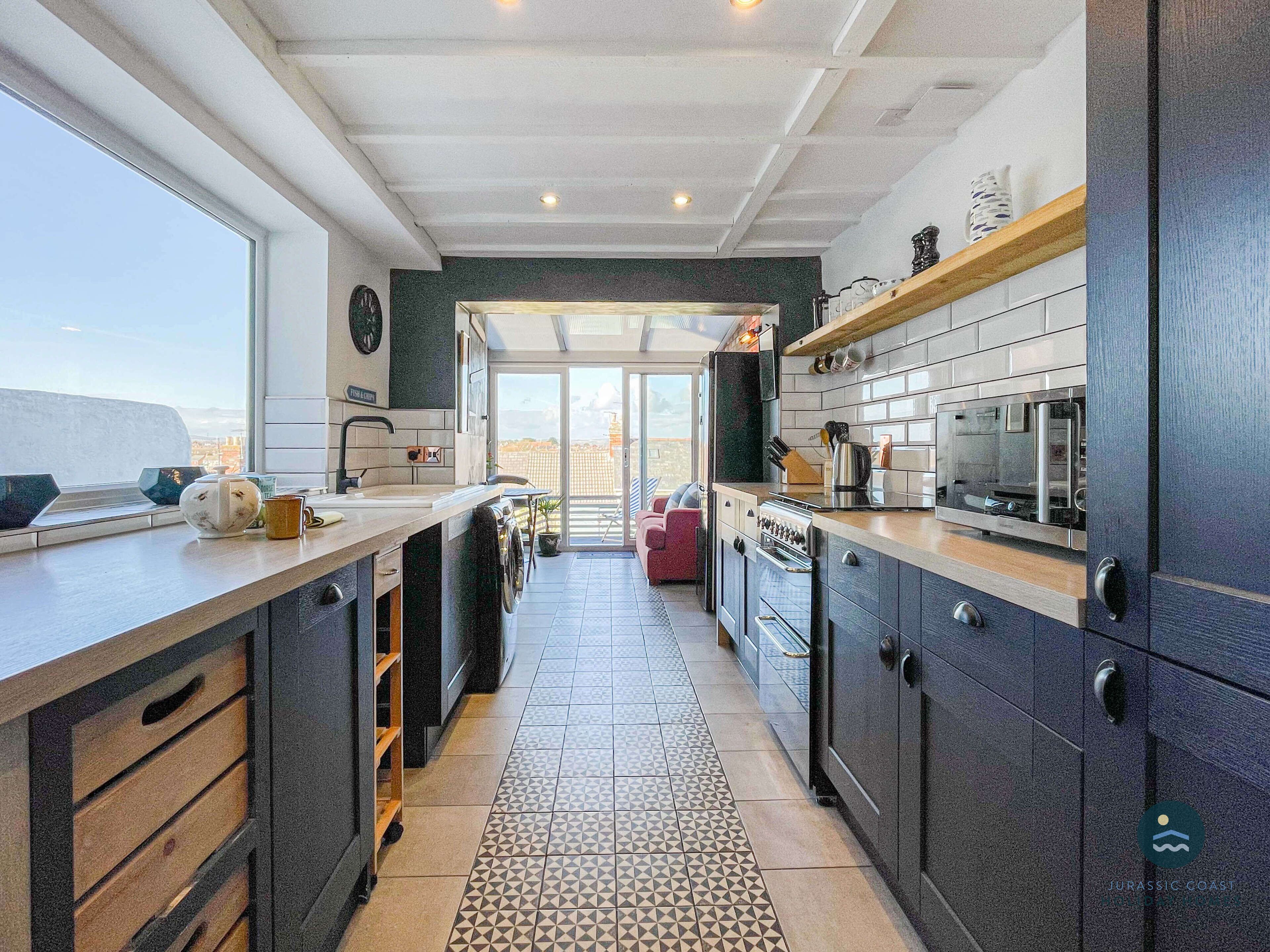 Kjøleskap, mikrobølgeovn, ovn og oppvaskmaskin