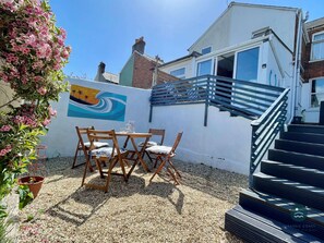 Outdoor dining - Harvest Moon - cottage close to harbour (Weymouth)