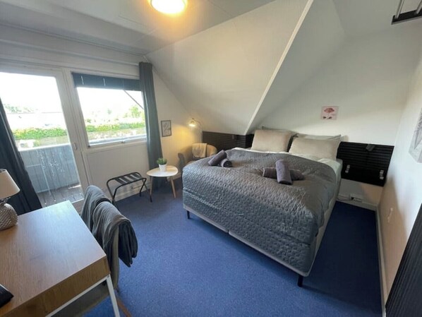 1 bedroom, desk, iron/ironing board, WiFi