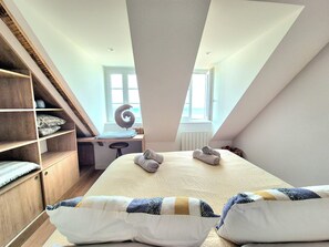 2 bedrooms, iron/ironing board, WiFi, bed sheets - Bright duplex with magnificent sea views (Saint-Malo)