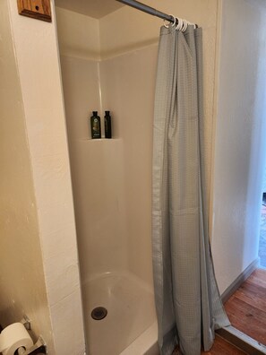 Shower, towels, soap, shampoo - Little Cabin in Kenai, Alaska.  (Kenai)