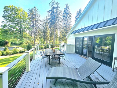 Newly remodeled, private Villa in Bolton Landing with all the comforts of home