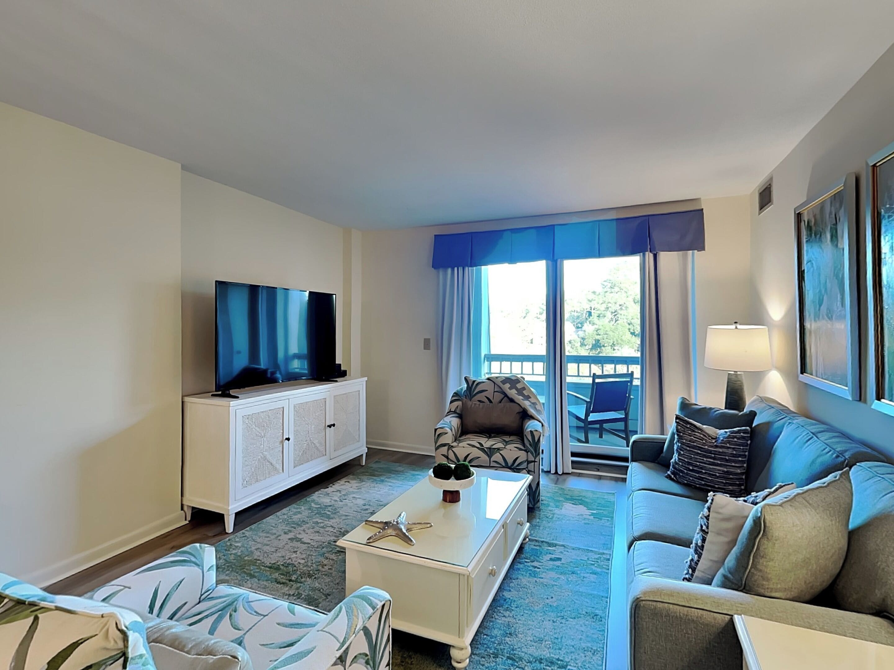 Condo (2 Bedrooms) | Living area