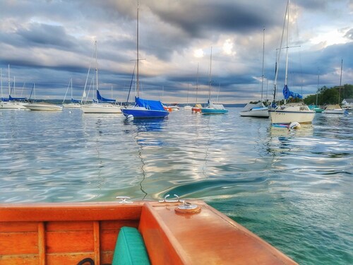 SKI SEASON IS COMING!  25 minutes to Bristol mountain. breweries and restaurants