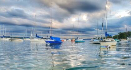 SKI SEASON IS COMING! 25 minutes to Bristol mountain. breweries and restaurants