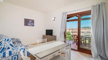 Apartamento, vista para o vale | Opções para refeição no quarto