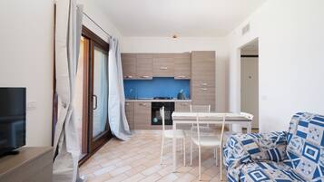 Apartamento, vista para o vale | Cozinha privada | Geladeira, fogão, cooktop, talheres/pratos/utensílios de cozinha
