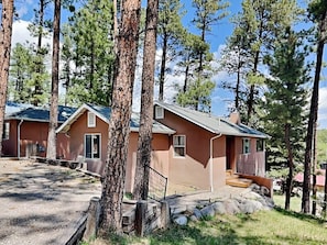 House (2 Bedrooms) | Property amenity - The Bungalow by Ruidoso Vacation Rentals (Ruidoso)