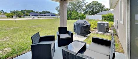 Rumah, Beberapa Tempat Tidur, patio, pemandangan kebun (The Roman Clam) | Pemandangan dari kamar