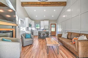 TV, fireplace, stereo