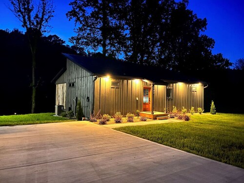 Juneburger Chalet on The Watauga River