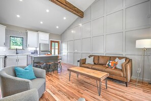 テレビ、暖炉、ステレオ