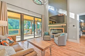 テレビ、暖炉、ステレオ