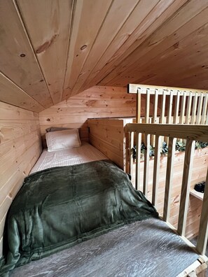 3 bedrooms, bed sheets