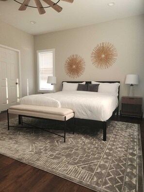 3 slaapkamers, een bureau, een strijkplank/strijkijzer, wifi