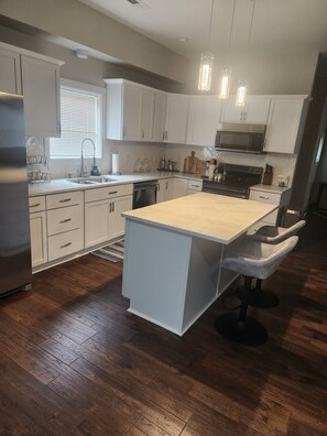 Fridge, microwave, oven, stovetop - Cozy 3-bedroom house near Lucas Oil Stadium in downtown Indianapolis.  (Indianapolis)