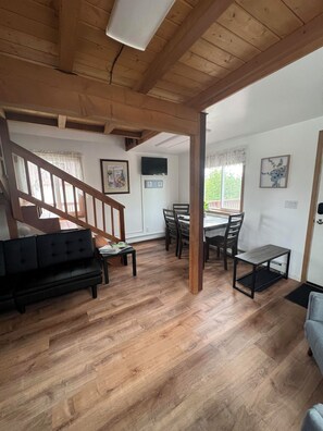 Smart TV - Peaceful Acres Cabin 3 - Cozy Cottage (Soldotna)