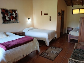 Decoración personalizada, muebles diferentes y wifi gratis