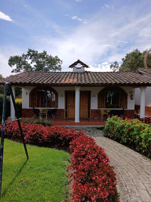 Decoración personalizada, muebles diferentes y wifi gratis