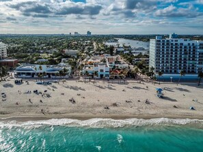 On the beach - Beach Studio Picasso #3 (Hollywood)