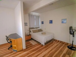 1 chambre, fer et planche à repasser, Wi-Fi, draps fournis