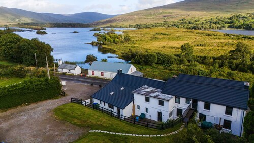 Lake House & Pub Kerry – Large Groups 26 Guests