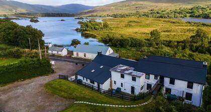 Lake House & Pub Kerry – Large Groups 26 Guests