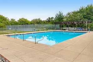 Outdoor pool - 6 Minutes to Bethany Beach! Spacious, clean and well stocked 4B Townhome (Ocean View)