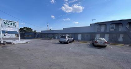 Packsaddle Motel