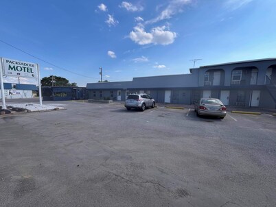 Packsaddle Motel