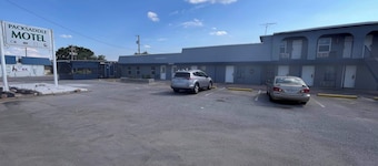 Packsaddle Motel